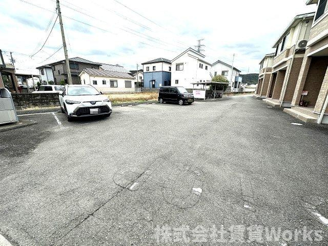 リバーサイド本条の駐車場|カースペースがあります