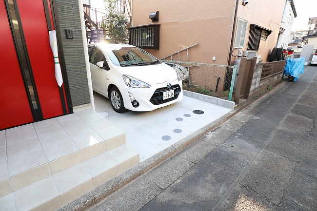 朝日町4丁目戸建の駐車場