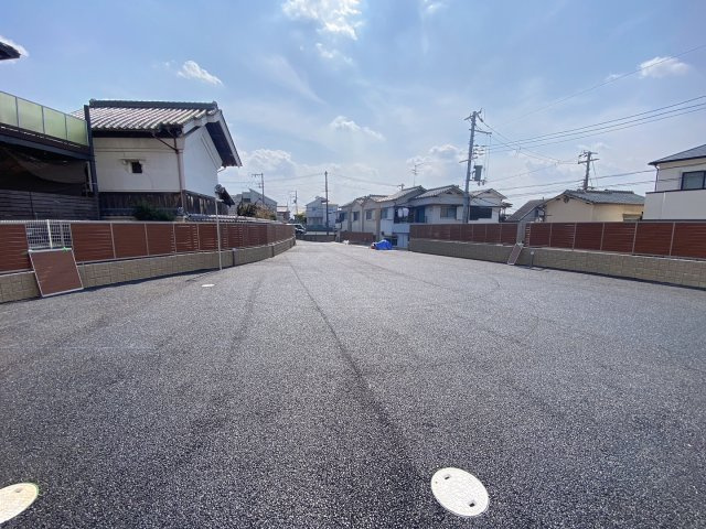 フォレストクリエオーレ金剛の駐車場