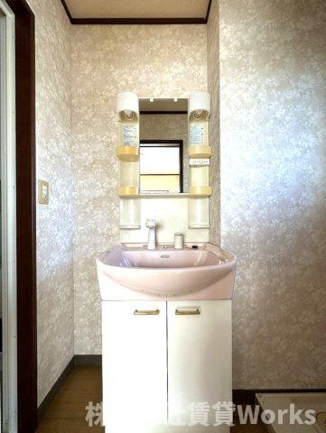 ラバーズハウス川内の洗面所|スペースが確保できる洗面所です