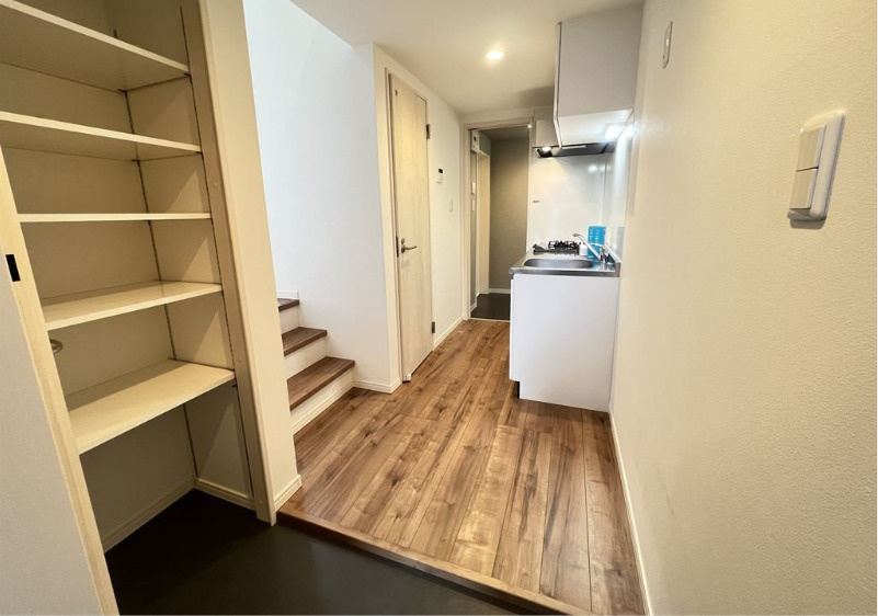 熊本市中央区国府２丁目のアパートの玄関