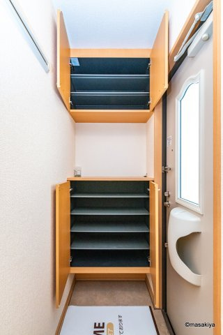 シャルル　アモリの玄関