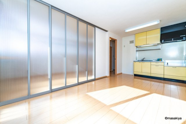 シャルル　アモリの居間・リビング