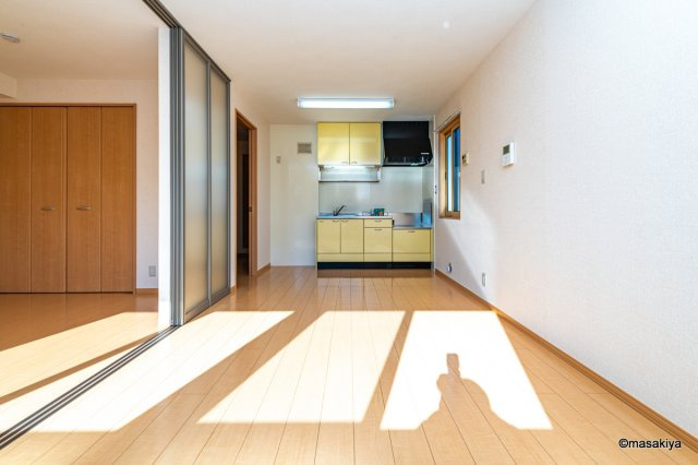 シャルル　アモリの居間・リビング