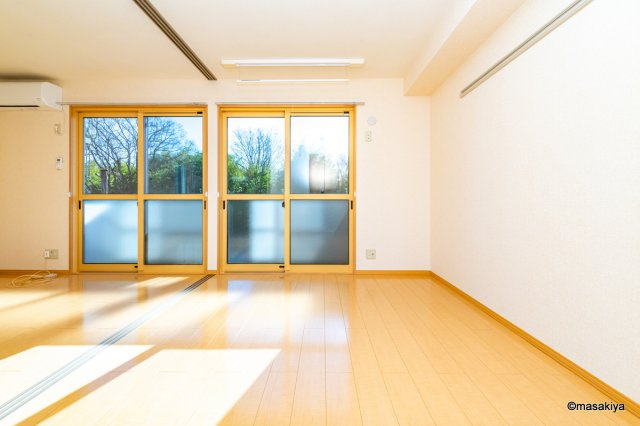 シャルル　アモリの居間・リビング