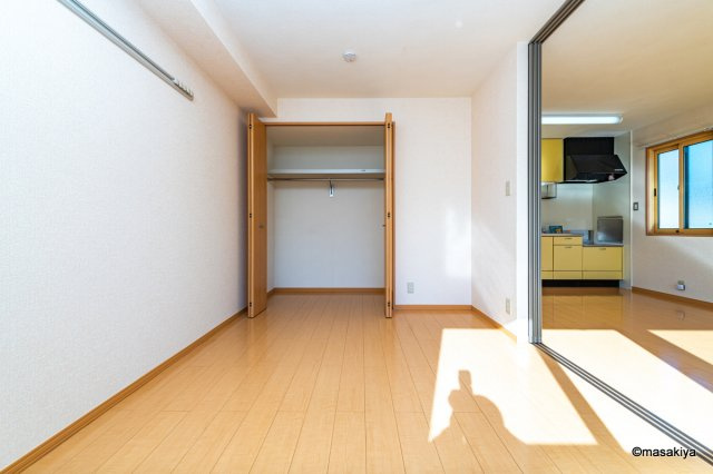 シャルル　アモリの洋室