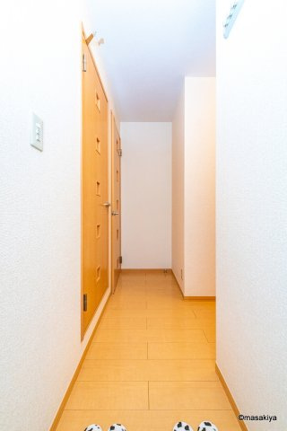 シャルル　アモリの玄関