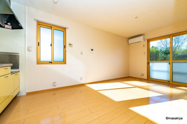 シャルル　アモリの居間・リビング