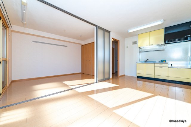 シャルル　アモリの居間・リビング