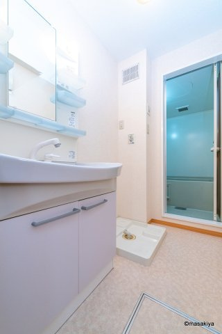 シャルル　アモリの洗面所