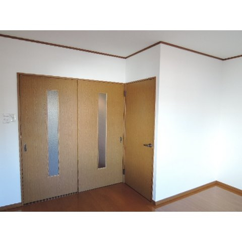 ルーチェクール花畑の洋室