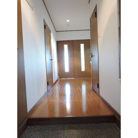 ルーチェクール花畑の玄関