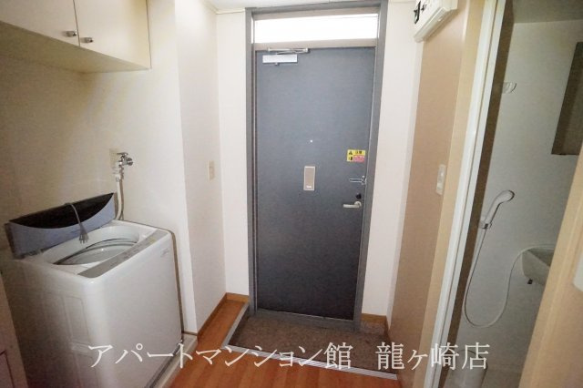 レオパレス藤ヶ丘の玄関