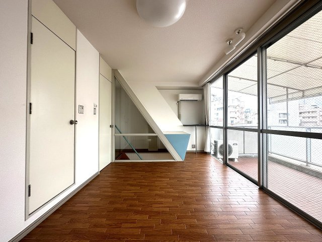 エンゼルハイツエクシブの居間・リビング|毎日通るエントランスはこのようになっています