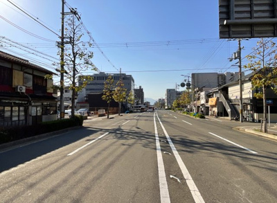 【前面道路含む現地写真】 | 京都市南区東九条南石田町　注文住宅　建築条件なしの土地 | 京都駅までは車で約5分と大変便利です。京都駅周辺は、伊勢丹・イオンモールKYOTO・アバンティ・ポルタなどたくさんのショッピング施設があります。