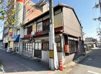 【外観】 | セブンイレブンやファミリーマートが徒歩3分以内にあり、24時間いつでも買物が出来るので嬉しいですね。