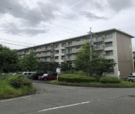 箕面市粟生間谷西４丁目の中古マンションの外観