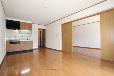 【居間・リビング】 | アドバンス三本松 | ゆったり過ごせるリビングです
アドバンス三本松　102号室　2023/4/17撮影