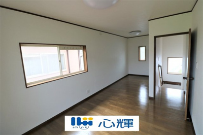 【洋室】 | 山陽小野田市埴生（中古2階建） | 2階洋室。照明新品設置済みです。