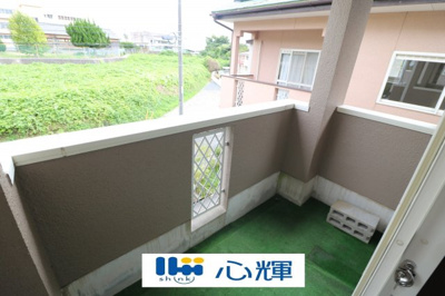 【バルコニー】 | 山陽小野田市埴生（中古2階建） | コンパクトではありますが、通風性に優れたバルコニーが特徴的です。