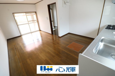 【居間・リビング】 | 山陽小野田市埴生（中古2階建） | 家族が集う開放的な自由空間。