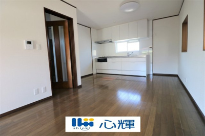 【居間・リビング】 | 山陽小野田市埴生（中古2階建） | 家族の笑顔が集まる空間。