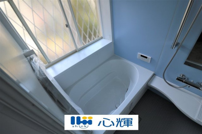 【浴室】 | 山陽小野田市埴生（中古2階建） | 新品交換済みです。
疲れを癒す場所にふさわしい快適で清潔な空間です。