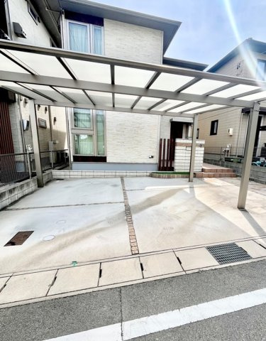 共西町3丁目戸建の駐車場