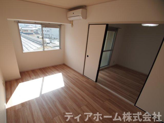 ノースビレッジの洋室|落ち着いた色調の洋室です