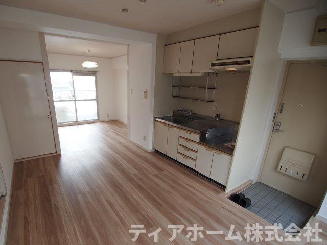 ノースビレッジの居間・リビング|こちらの居間で趣味の時間をお楽しみください