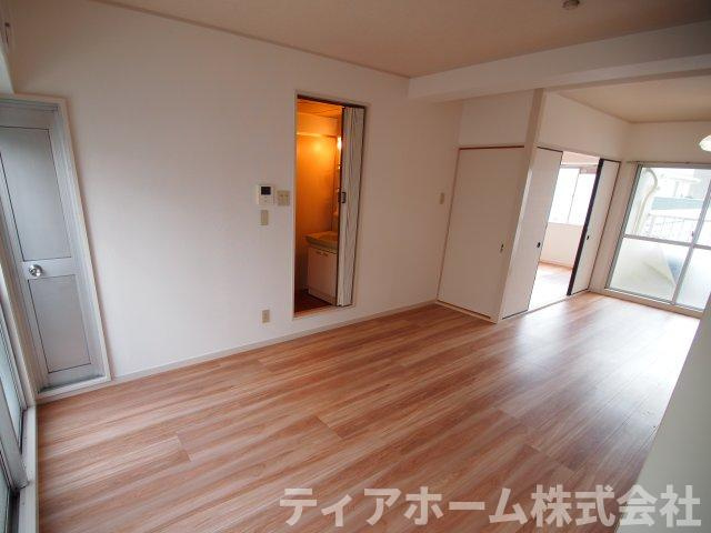 ノースビレッジの居間・リビング|ゆったりとした居間です