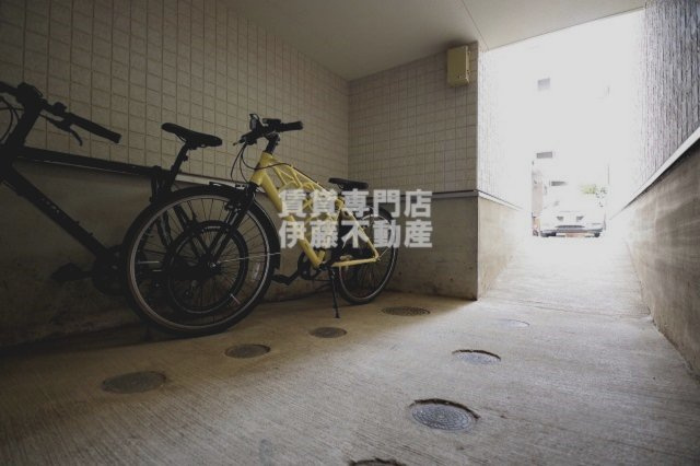 Grandole志賀本通Ⅰの駐車場