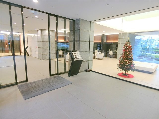 ステーションツインタワーズ糀谷フロント・ウエストのエントランス|エントランス　　防犯カメラTVモニター付オートロックはもちろん！