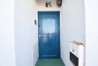 【その他共用部分】 | 皆様をお迎えする、お部屋の玄関ドア。開けやすさや開放角度、ドアノブの操作しやすさや鍵の形状などを、現地で一度ご確認ください。～即日のご見学可能～　お問合せはお気軽にどうぞ。