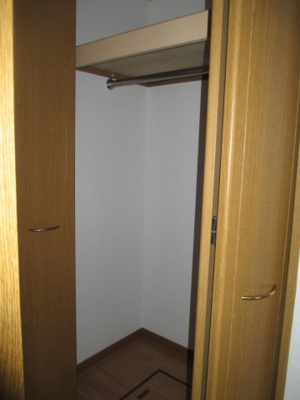 【収納】 | レジデンスSH | 別号室の写真になります。現況優先。