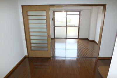 【居間・リビング】 | リーブ大橋 | 別号室の写真になります。現況優先。