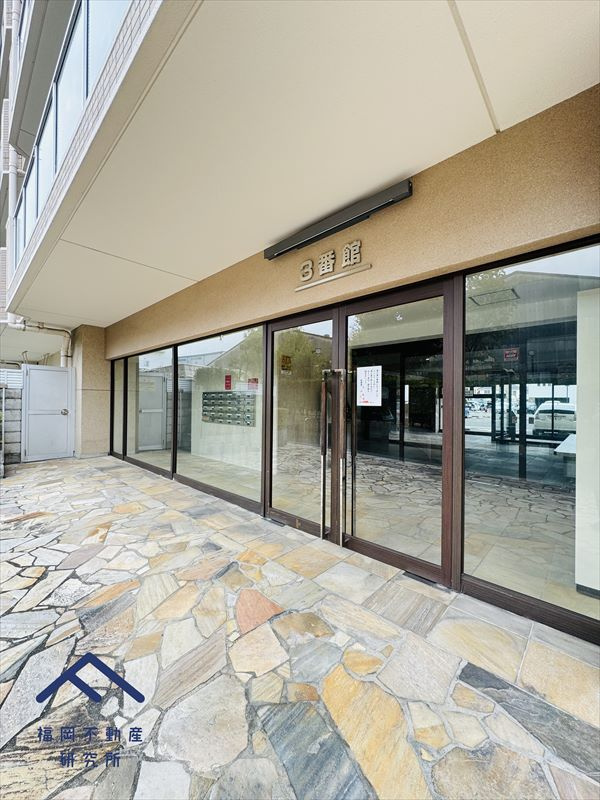 アネシス空港東参番館のエントランス