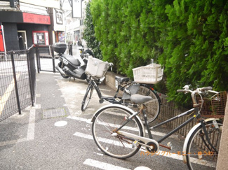 【その他共用部分】 | 敷地内に駐輪・バイクの駐車が可能です。