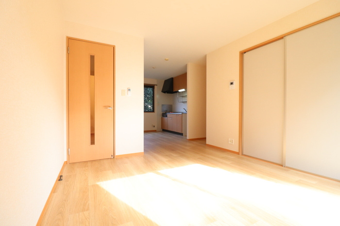 熊本市中央区八王寺町のアパートの居間・リビング