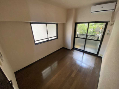 【バルコニー】 | ダイナコート県庁前 | 別号室の写真になります。現況優先。