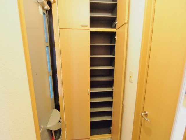 セジュール石田Fの収納|※反転間取りの写真です。