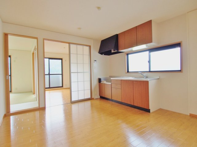 セジュール石田Fの居間・リビング|※反転間取りの写真です。