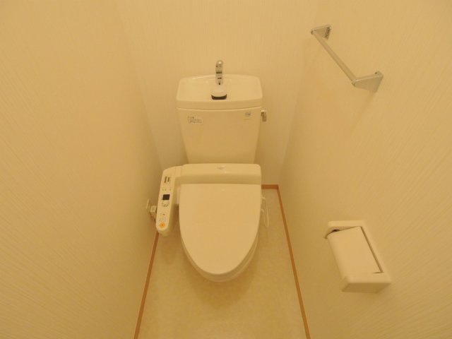 セジュール石田Fのトイレ|※反転間取りの写真です。