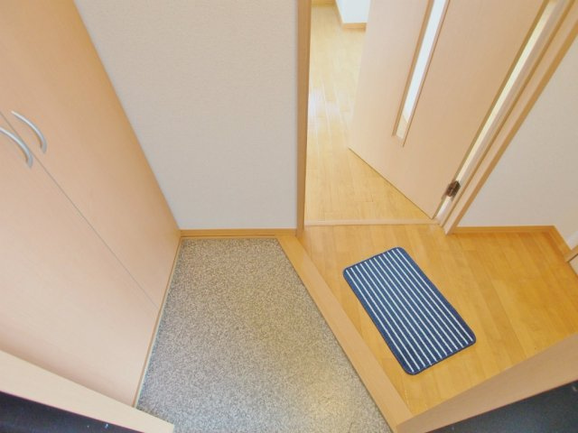 セジュール石田Fの玄関|※反転間取りの写真です。