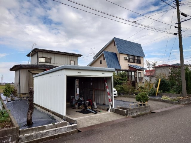 藤塚中古住宅の前面道路含む現地写真