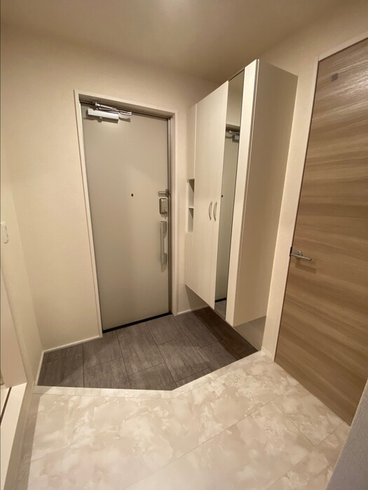 セジュール・リリーDの玄関