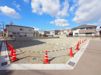 【前面道路含む現地写真】