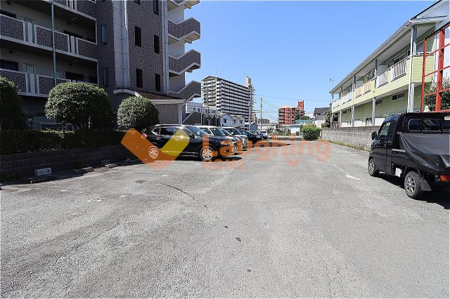 コンドミニアム都麗殷の駐車場|駐車場に車を止められます