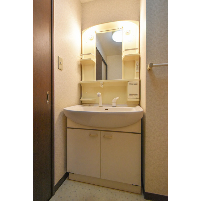 コンドミニアム都麗殷の洗面所|忙しい朝には欠かせない洗面所です※同タイプのお部屋になります