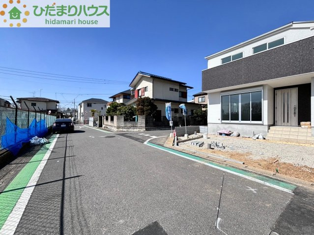 西区プラザ　2期　新築一戸建て　02の前面道路含む現地写真